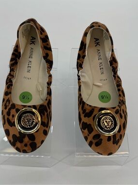 Anne Klein Women’s Go Leopard Print Ballet Flats with Gold Emblem Size 9.5